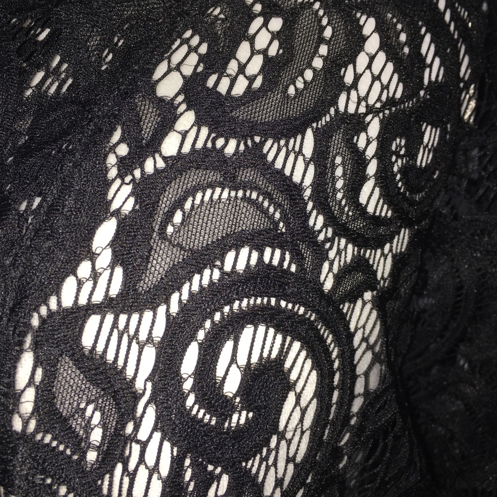Black Lace Robe - Picture 5 of 8
